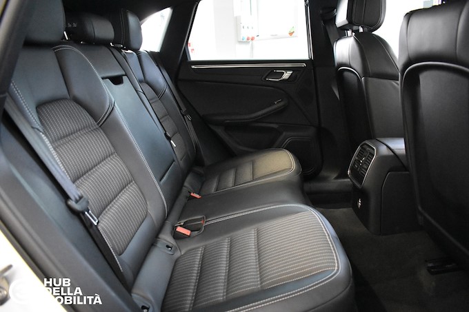 PORSCHE Macan 2.0 T